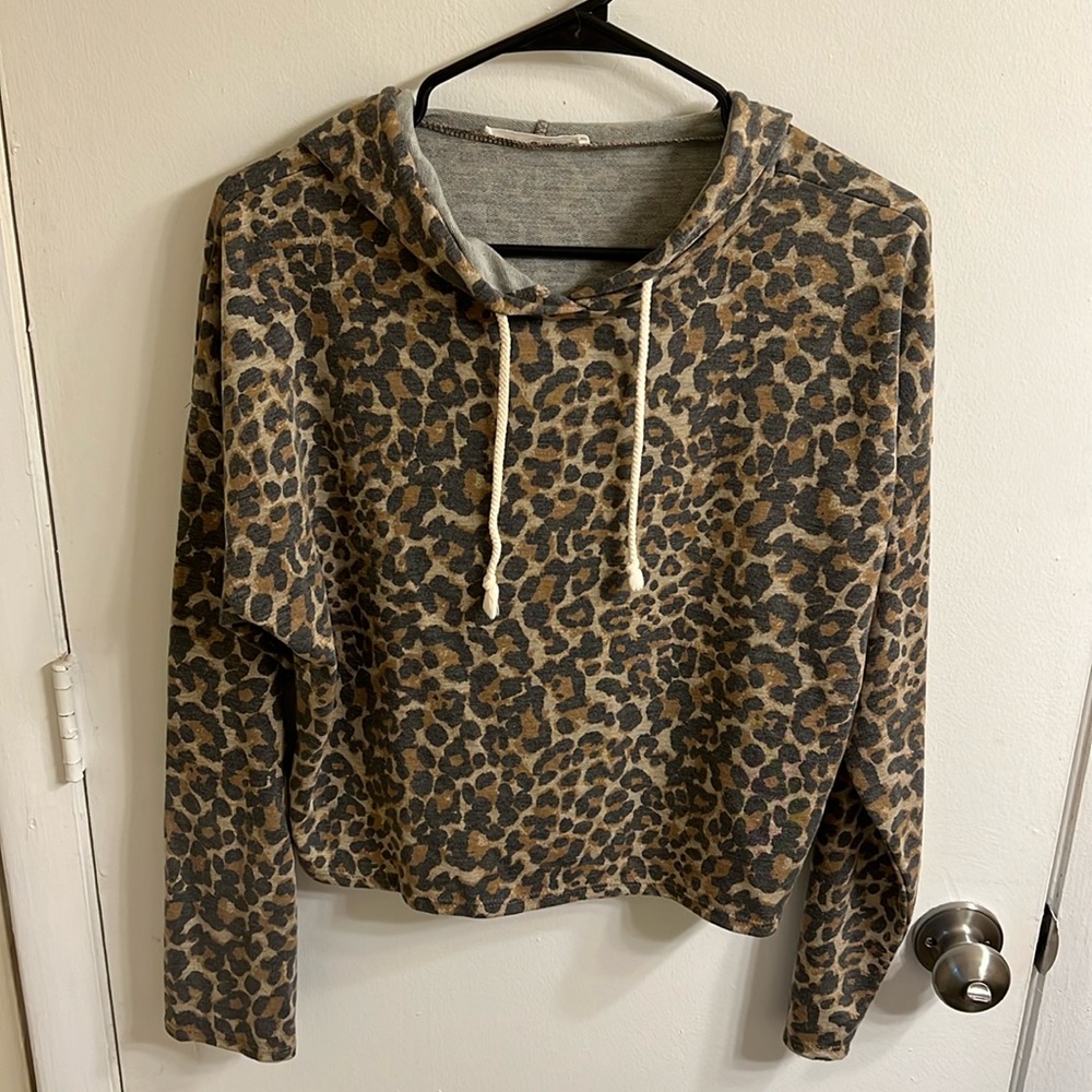 Women’s light weight cropped hoodie